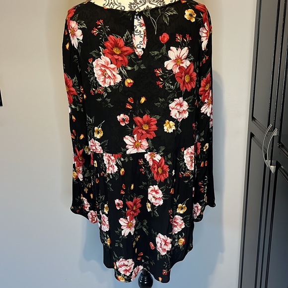 Torrid floral top - Picture 6 of 6